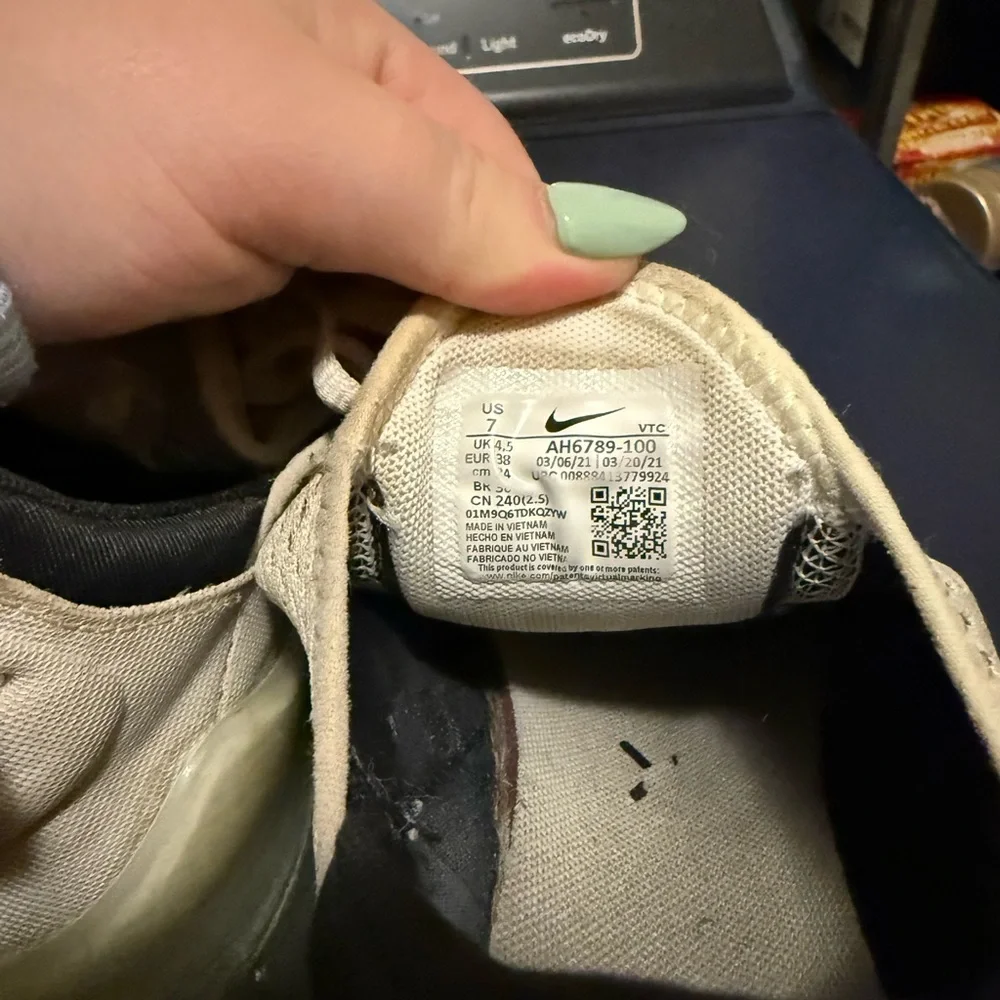 Nike Air Max 270 - Picture 4 of 4